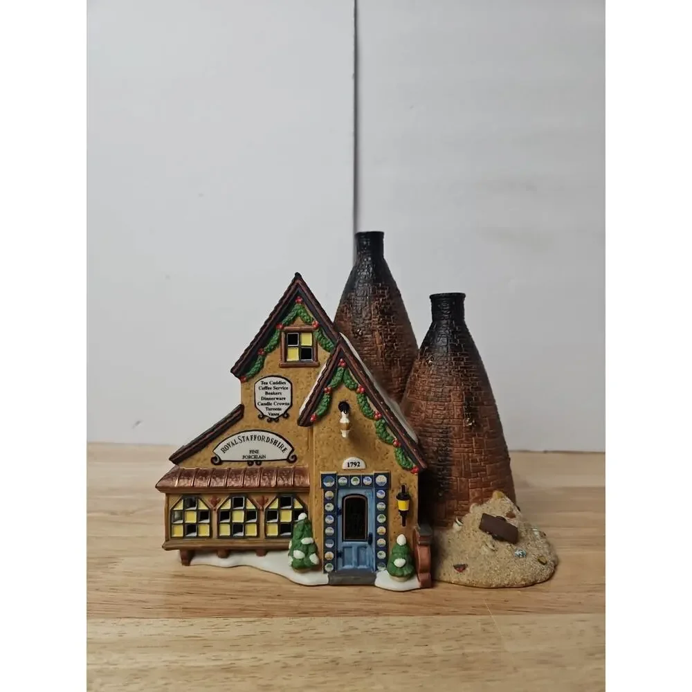 Dept 56 Dickens Village Series Royal Staffordshire Porcelains #58481 Box & Light